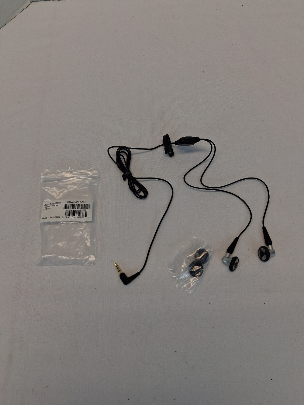 BlackBerry Wired Stereo Headset 3.5mm HDW-14322-001 Earbuds Mic NOS